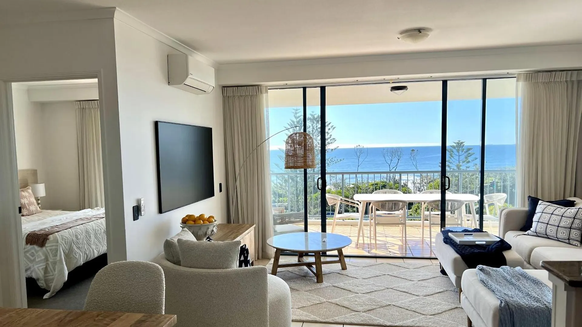 Alex Beachfront Apartment Alexandra Headland