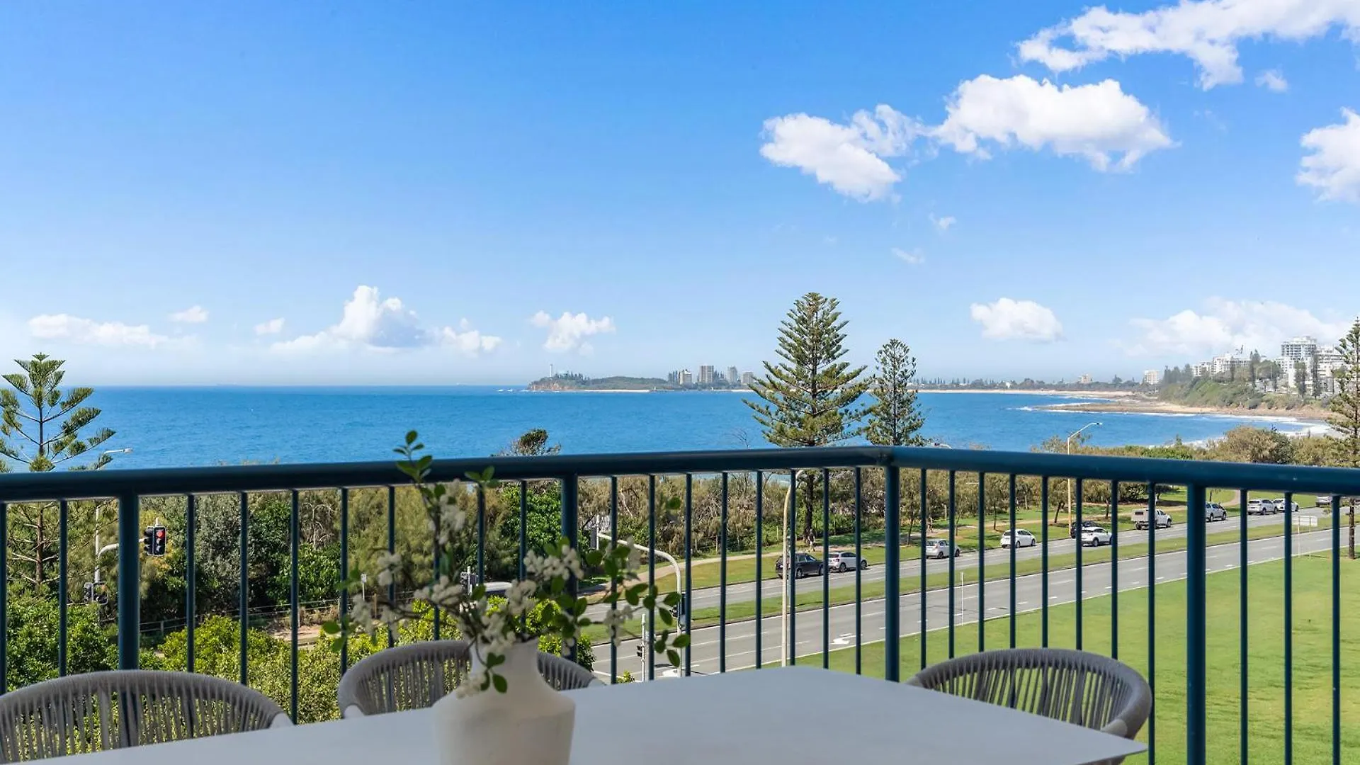 Alex Beachfront Apartment Alexandra Headland